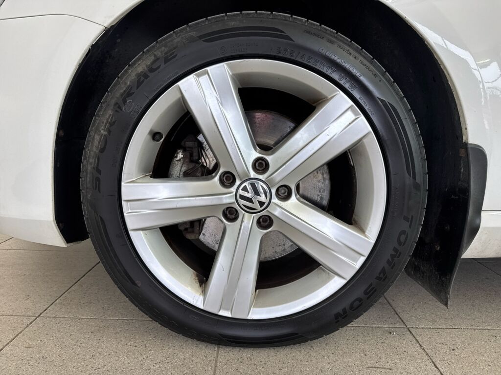 Volkswagen Passat 2012 Valkoinen