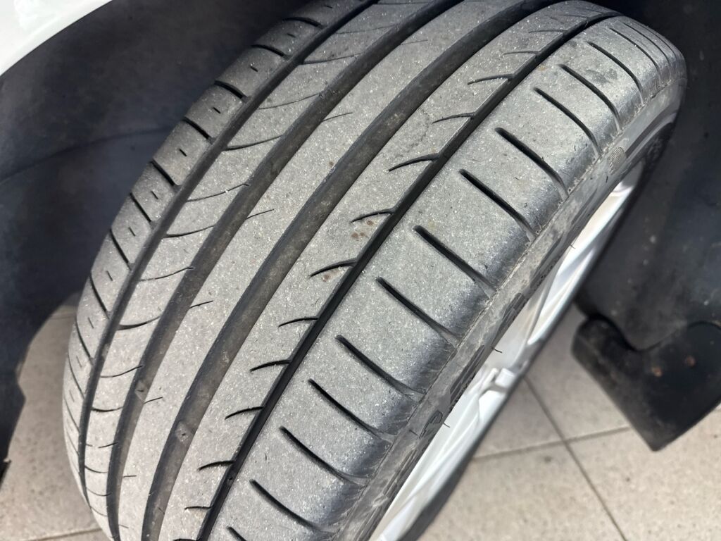 Volkswagen Passat 2012 Valkoinen