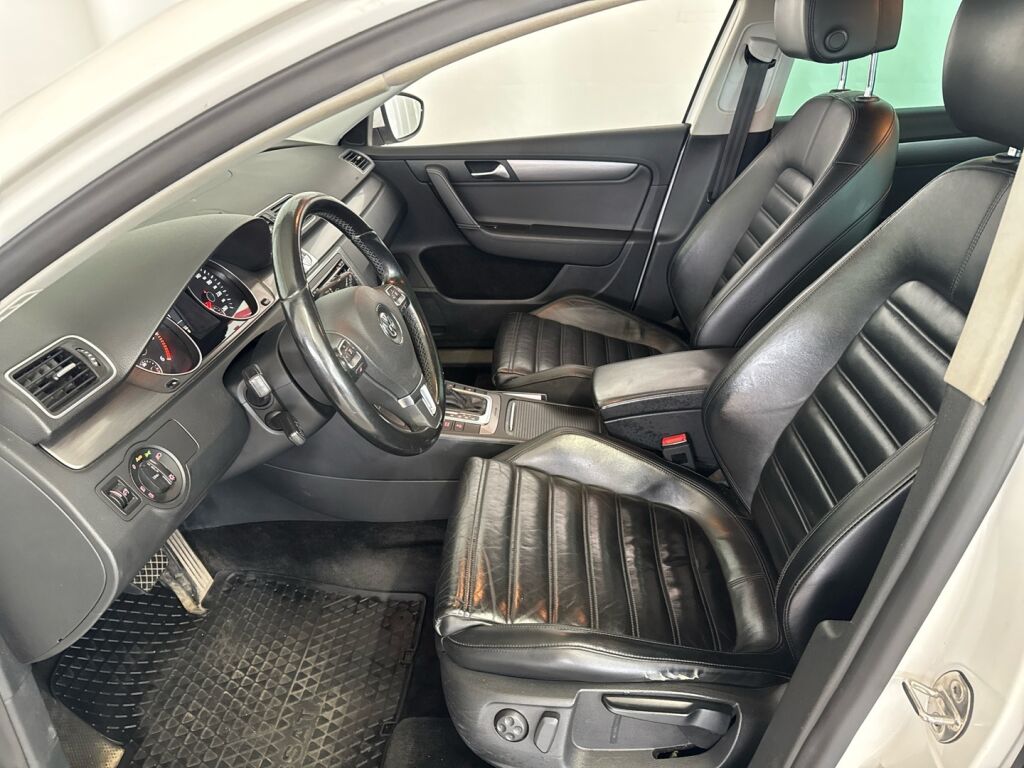 Volkswagen Passat 2012 Valkoinen