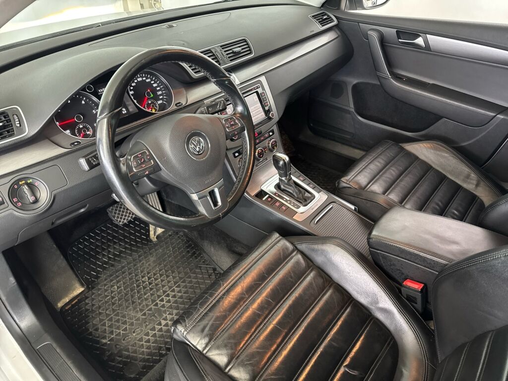Volkswagen Passat 2012 Valkoinen