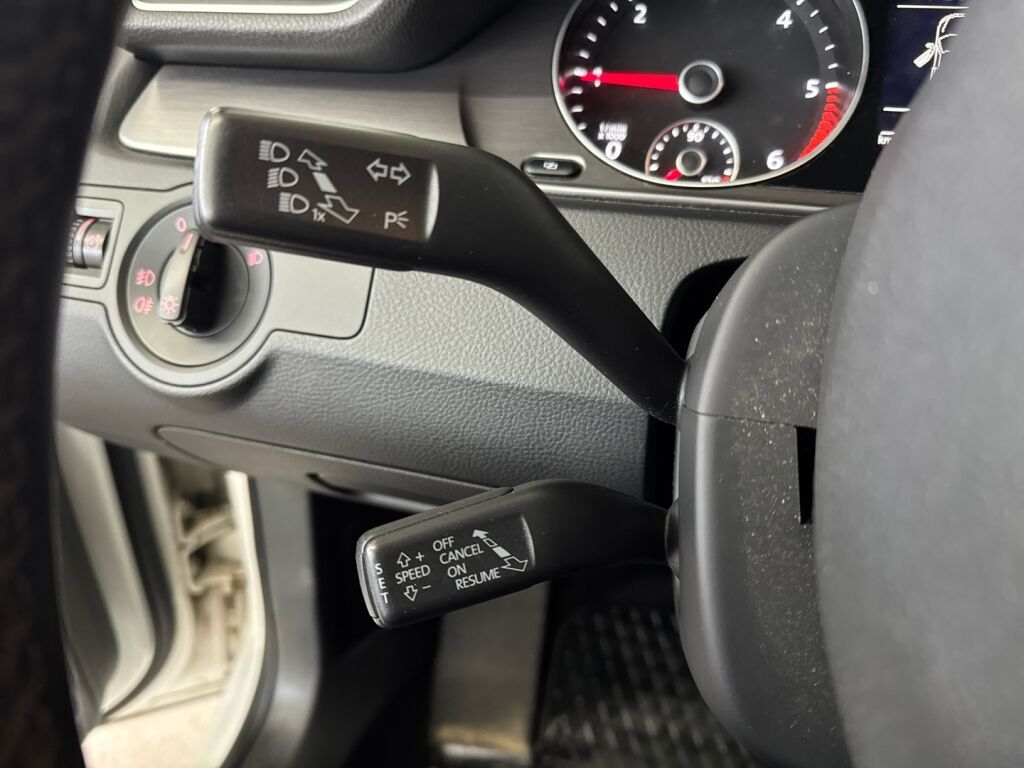 Volkswagen Passat 2012 Valkoinen