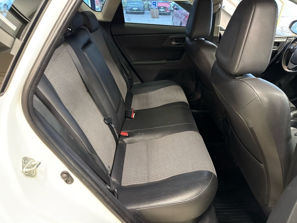 Toyota Auris 2015 Valkoinen