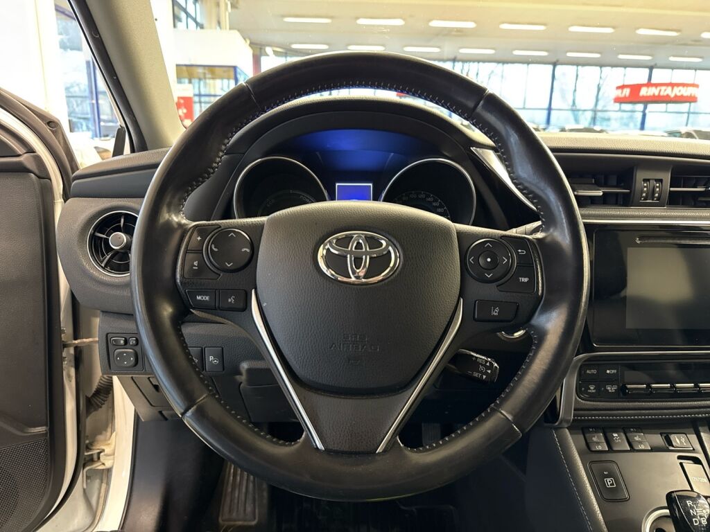 Toyota Auris 2015 Valkoinen