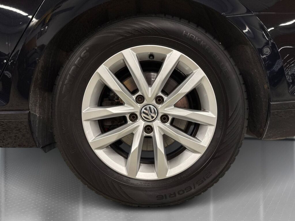 Volkswagen Passat 2016 Musta