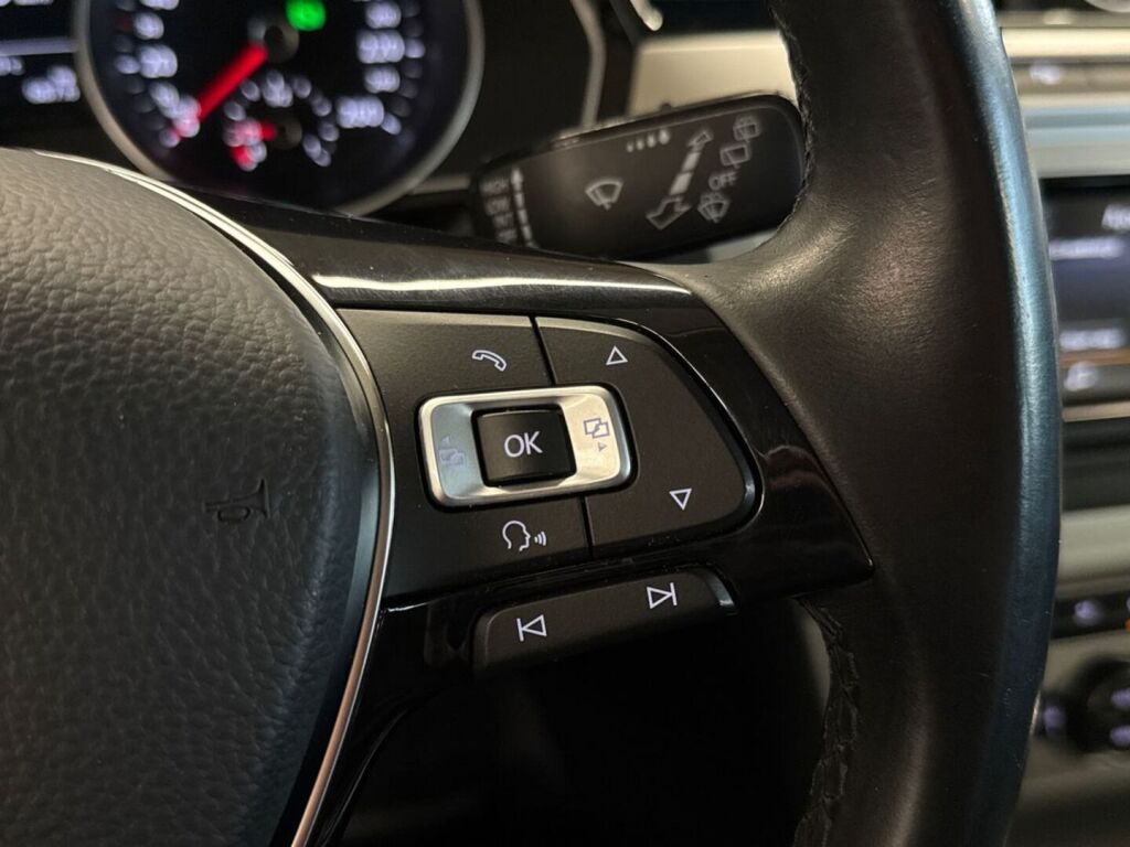 Volkswagen Passat 2016 Musta