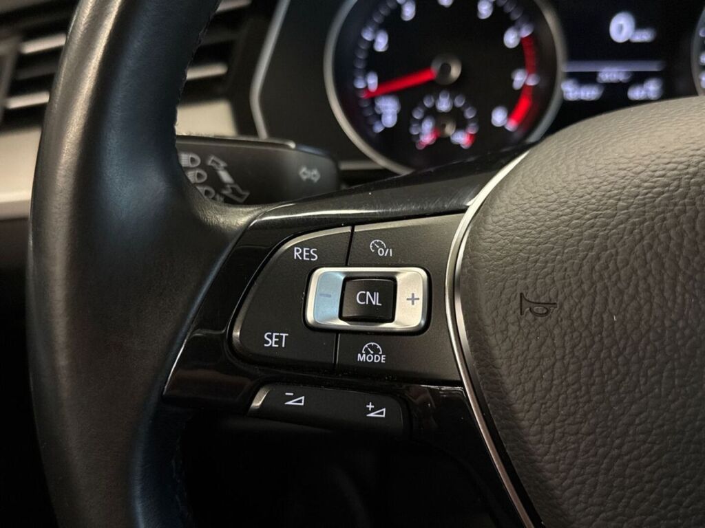 Volkswagen Passat 2016 Musta