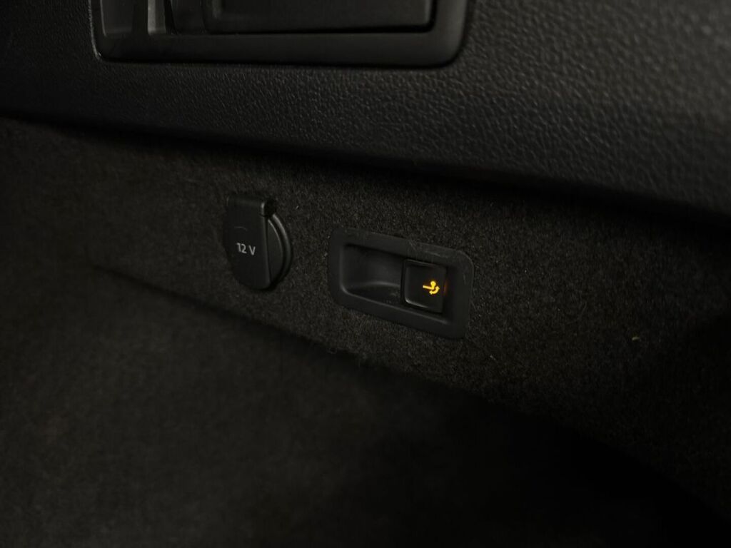 Volkswagen Passat 2016 Musta