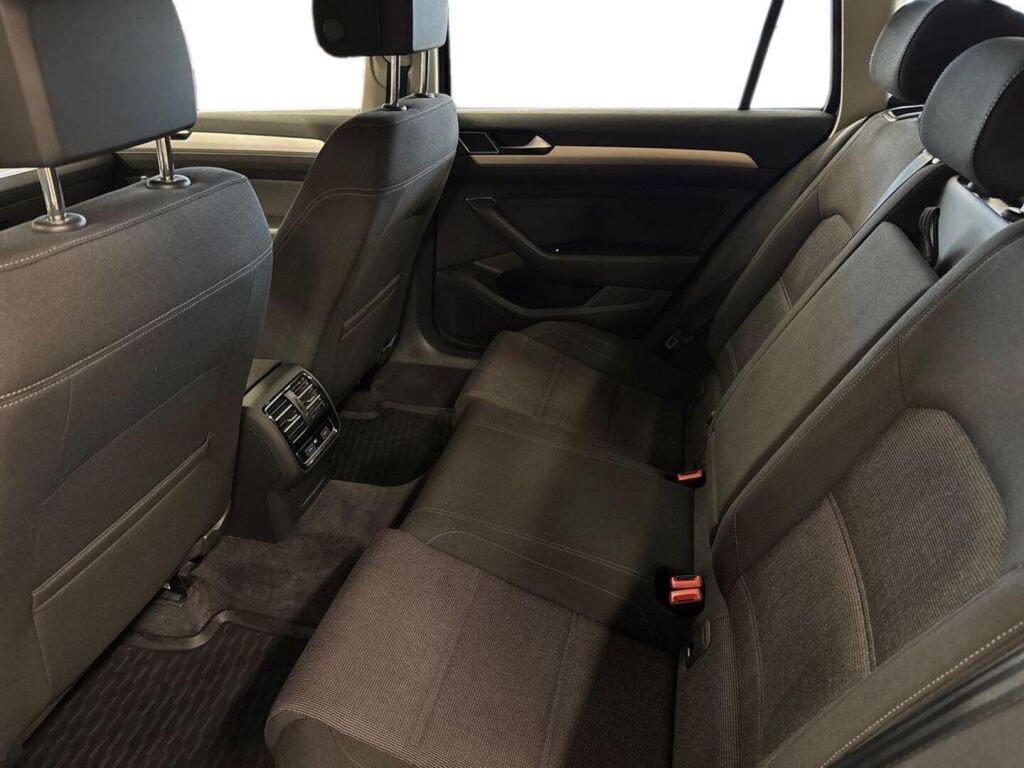 Volkswagen Passat 2016 Musta