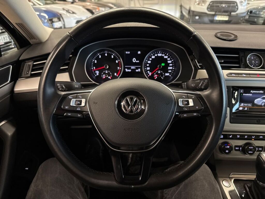 Volkswagen Passat 2016 Musta