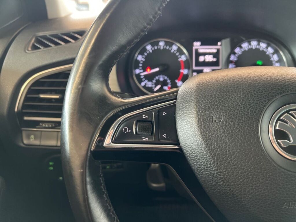 Skoda Fabia 2015 Valkoinen
