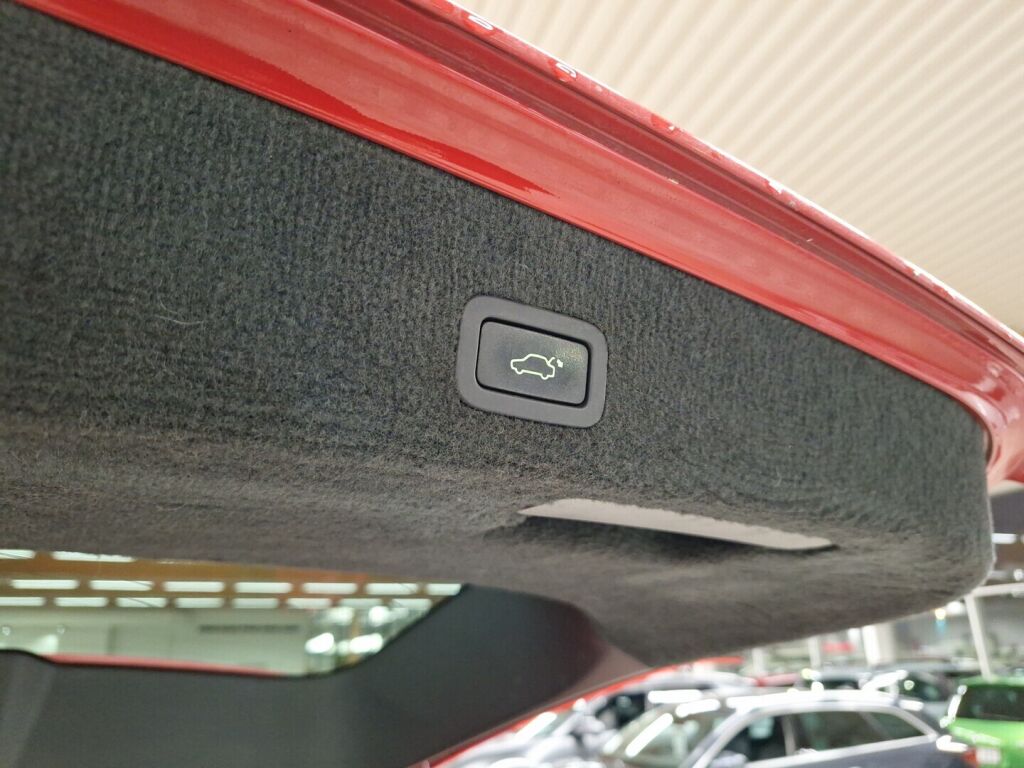 Volvo V70 2016 Punainen