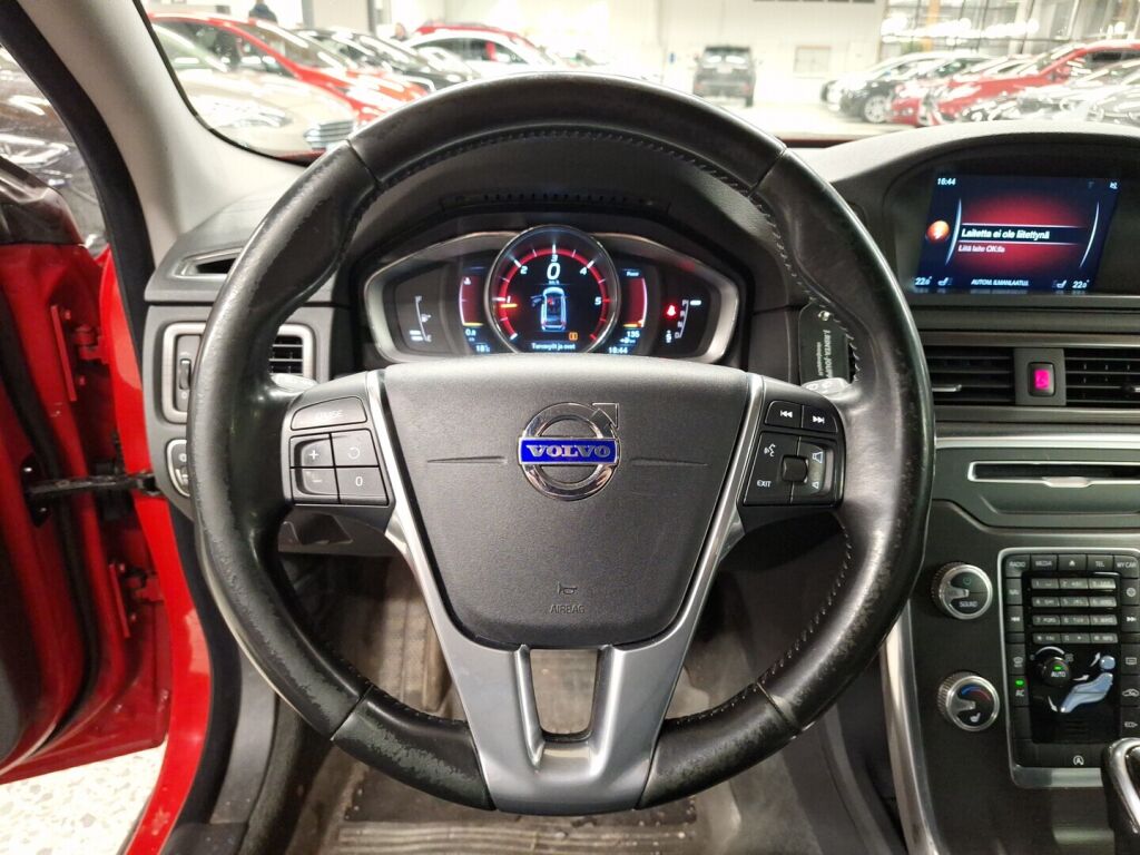 Volvo V70 2016 Punainen