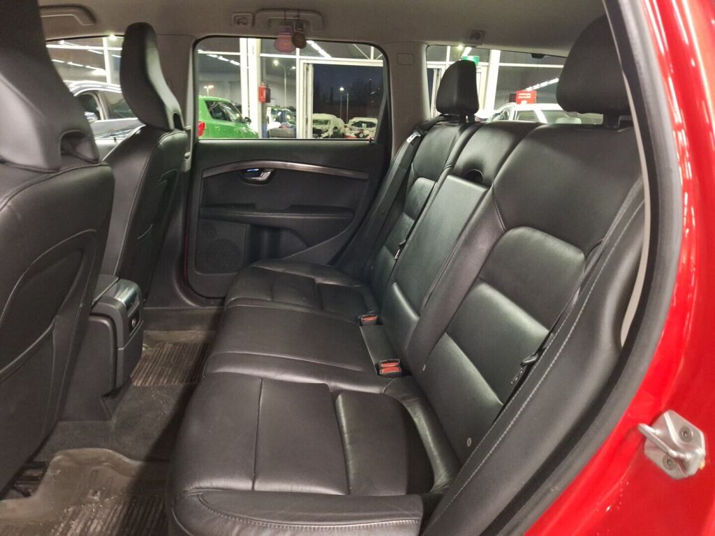 Volvo V70 2016 Punainen