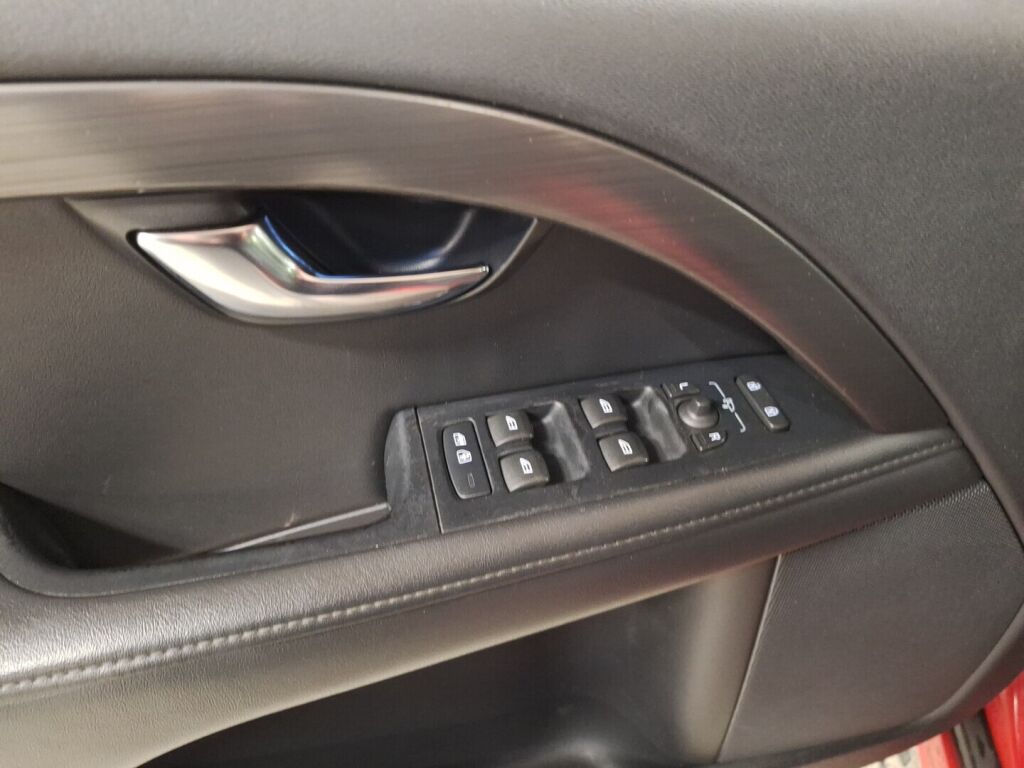 Volvo V70 2016 Punainen