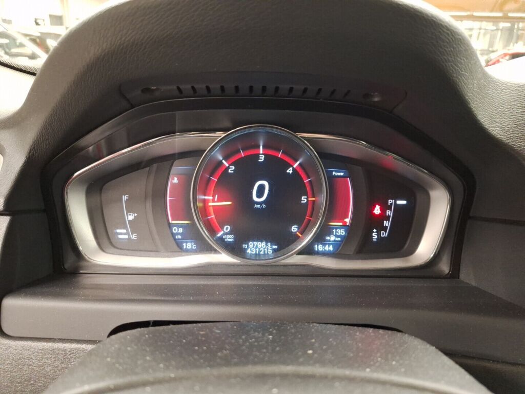 Volvo V70 2016 Punainen