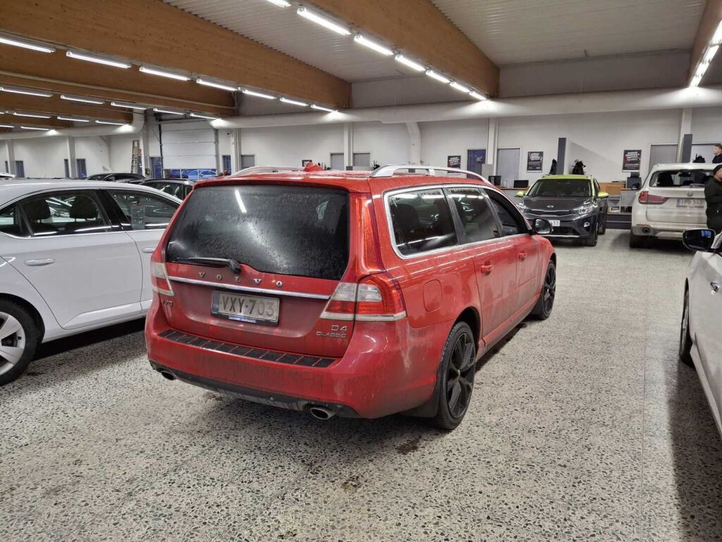 Volvo V70 2016 Punainen