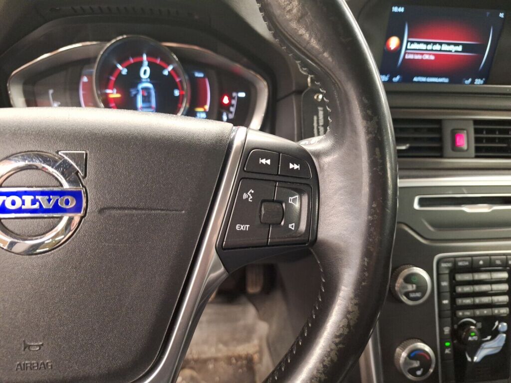 Volvo V70 2016 Punainen