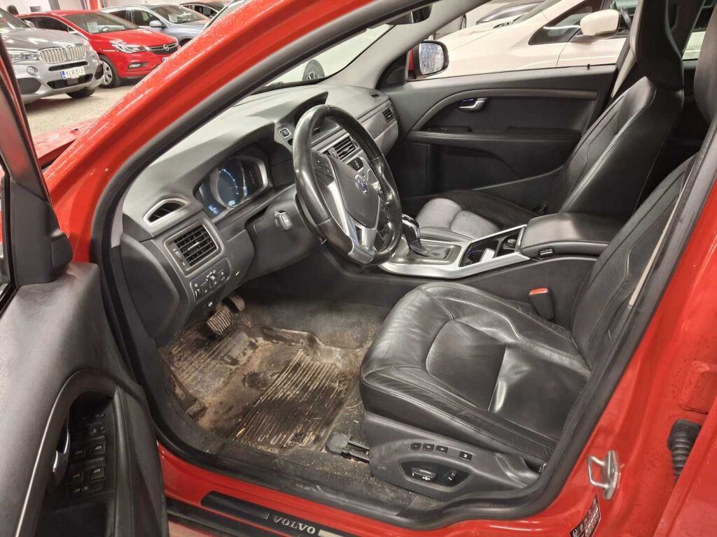 Volvo V70 2016 Punainen