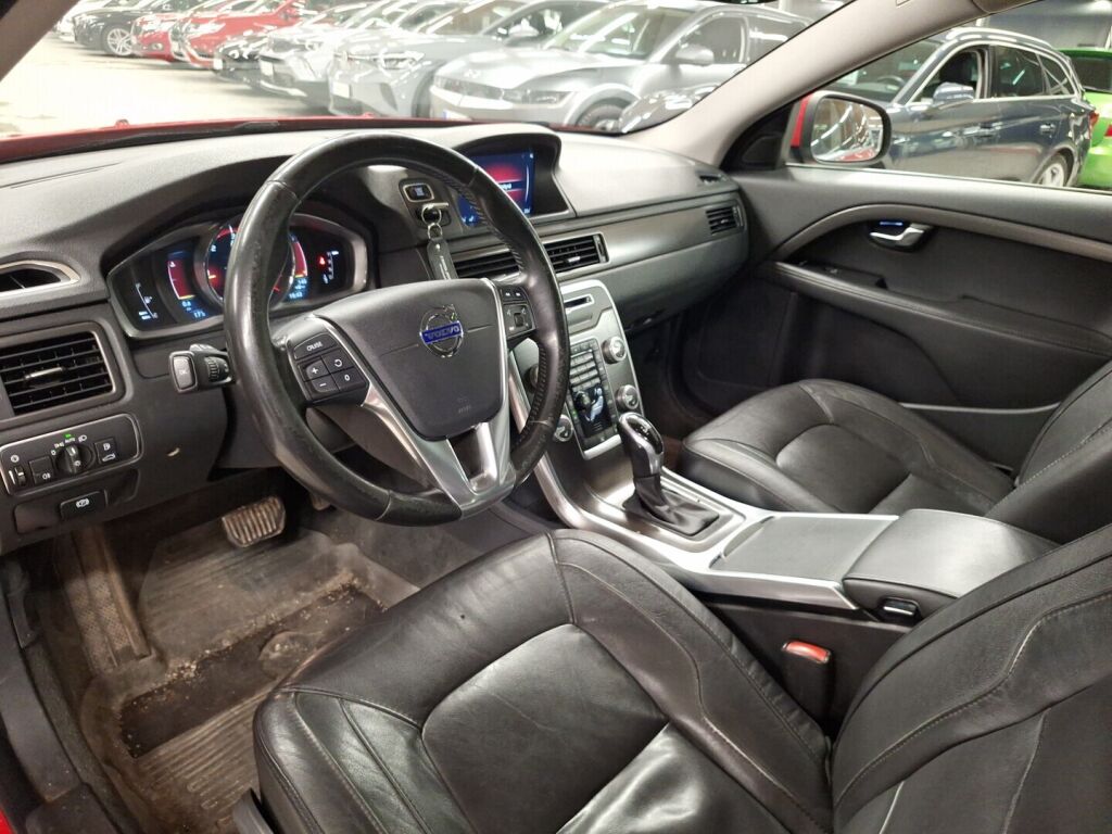 Volvo V70 2016 Punainen