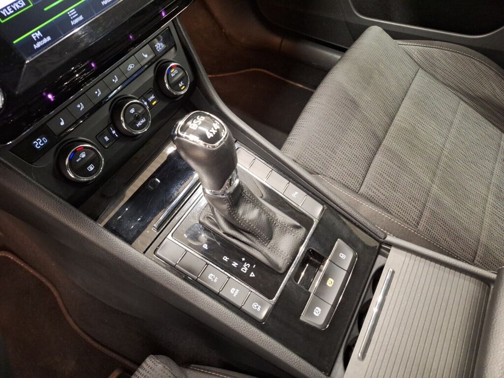 Skoda Superb 2015 Valkoinen