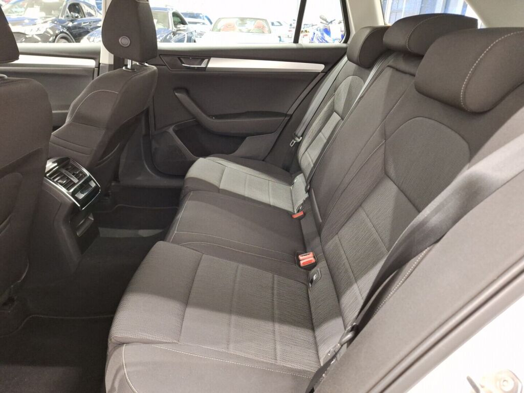 Skoda Superb 2015 Valkoinen