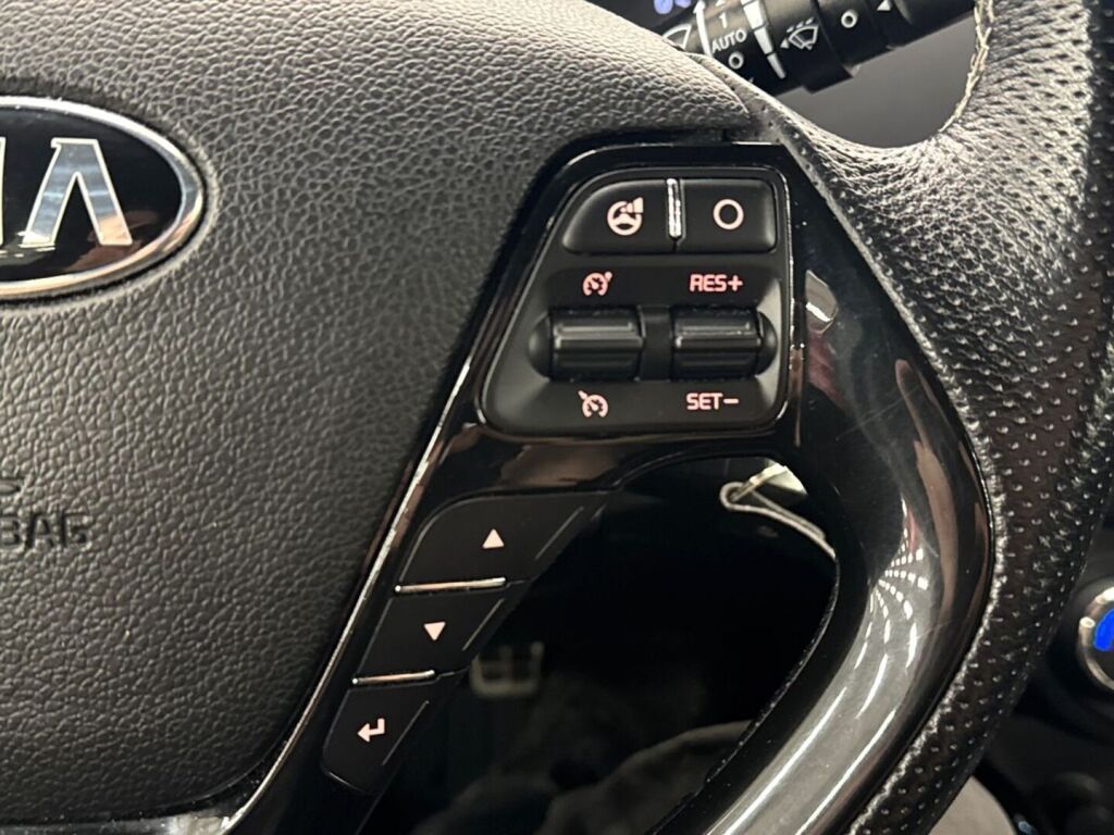 Kia Ceed 2015 Punainen