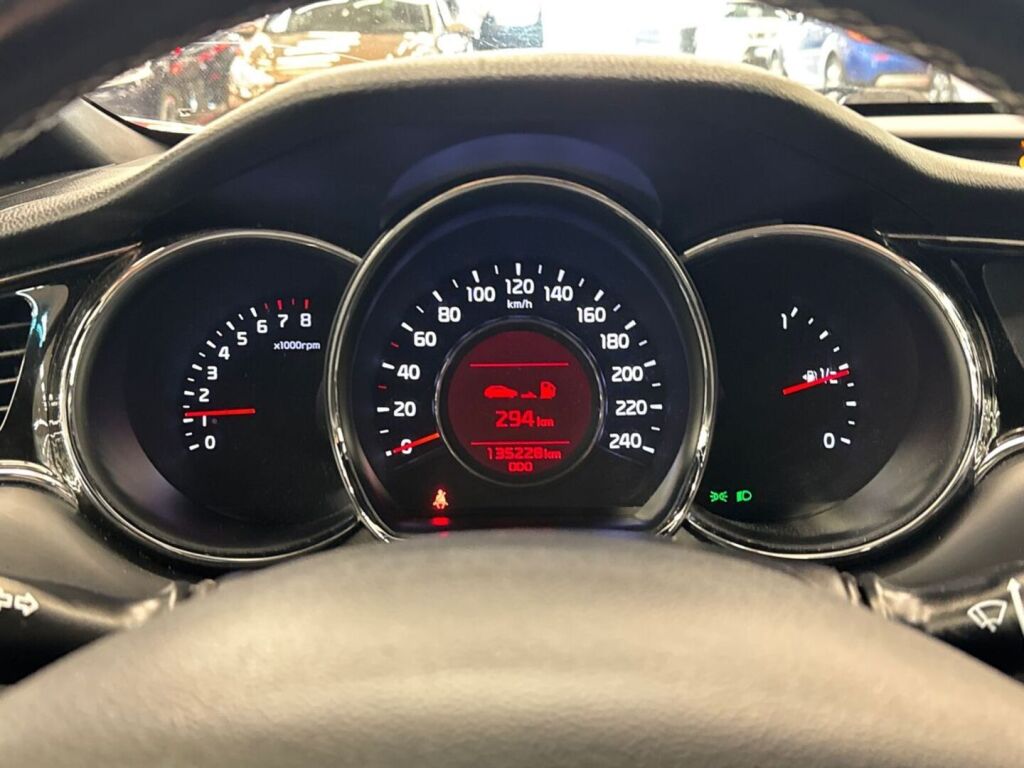 Kia Ceed 2015 Punainen