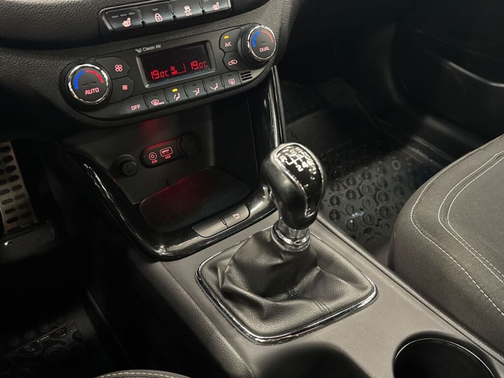 Kia Ceed 2015 Punainen