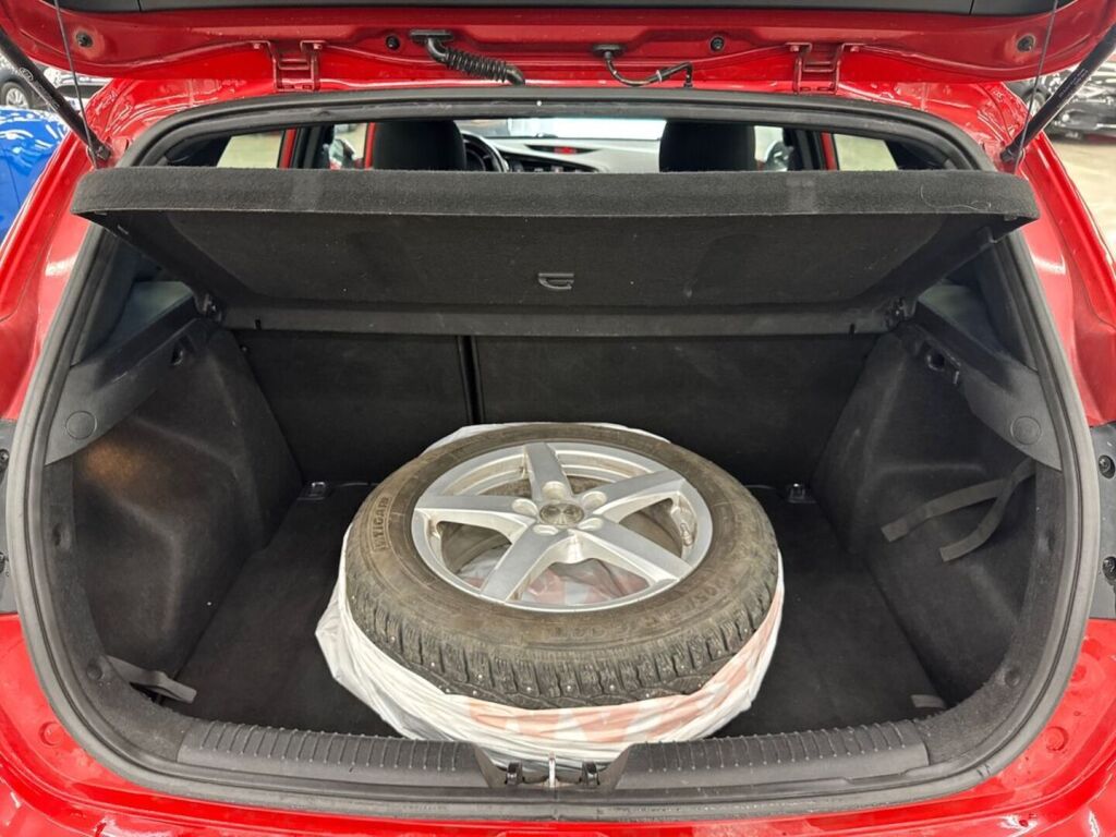 Kia Ceed 2015 Punainen