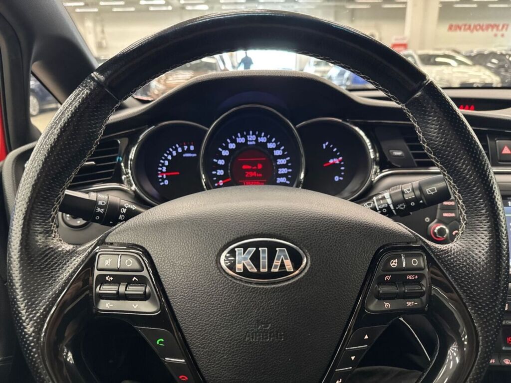 Kia Ceed 2015 Punainen