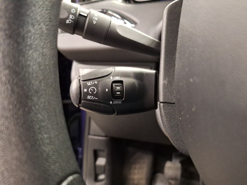 Peugeot 208 2015 Sininen