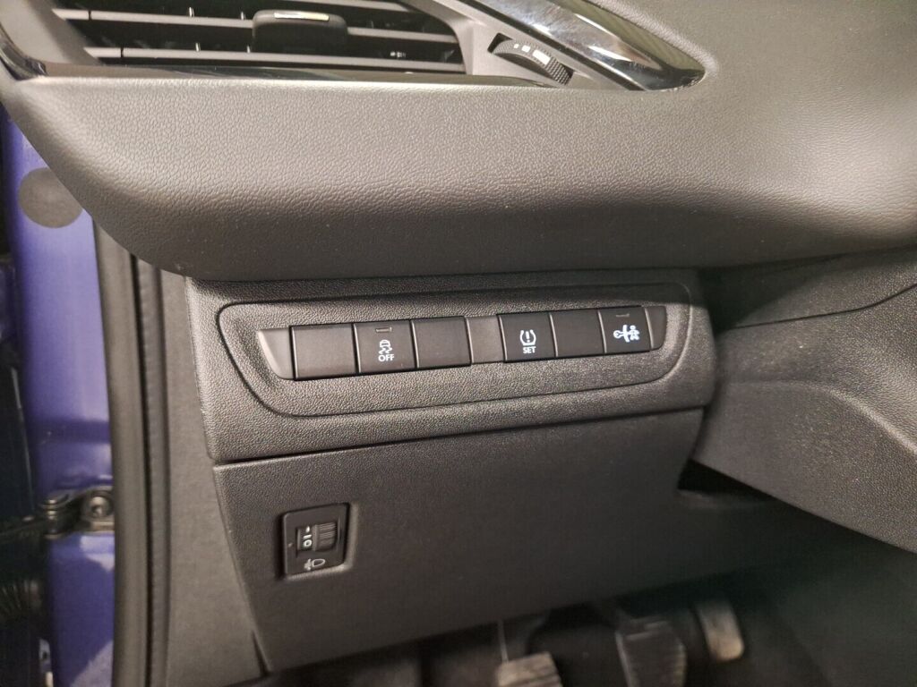 Peugeot 208 2015 Sininen