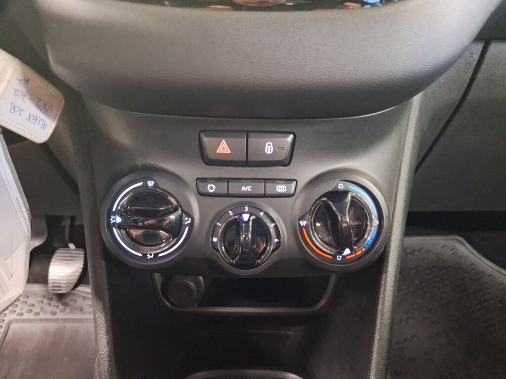 Peugeot 208 2015 Sininen