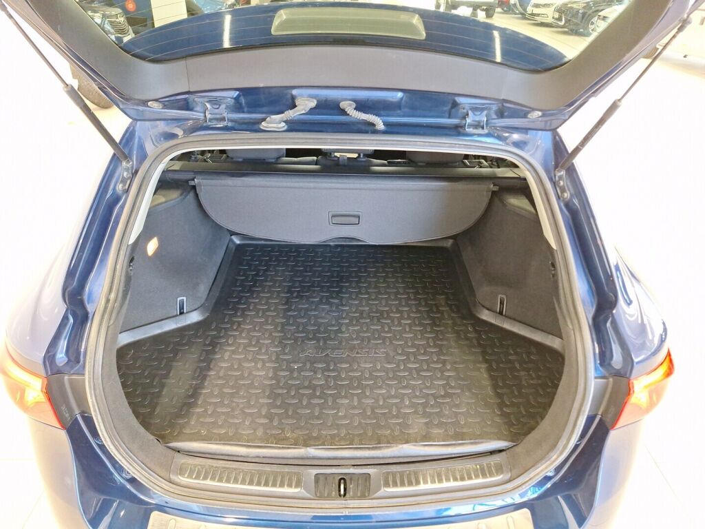 Toyota Avensis 2015 Sininen