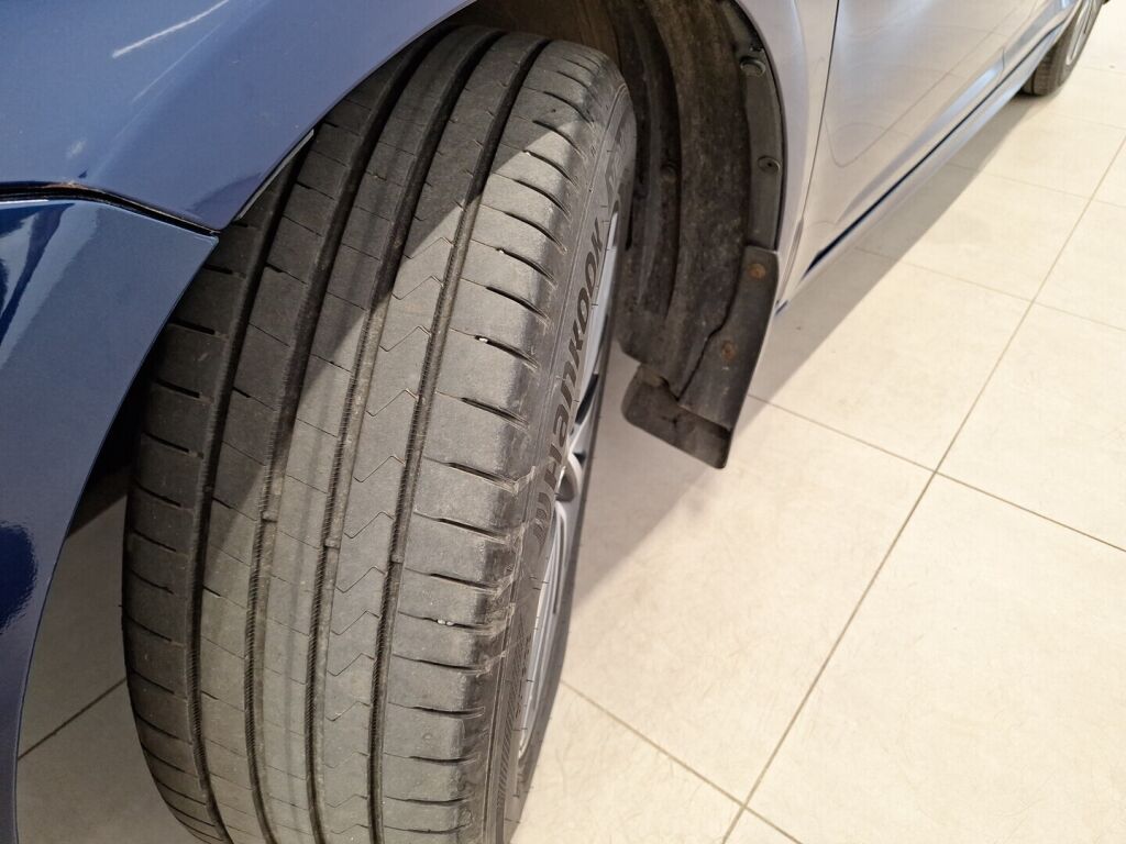 Toyota Avensis 2015 Sininen