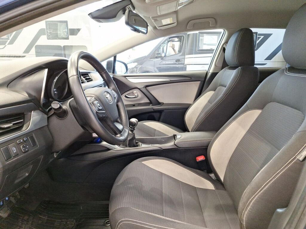Toyota Avensis 2015 Sininen