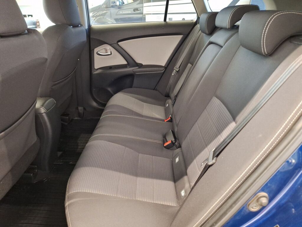 Toyota Avensis 2015 Sininen