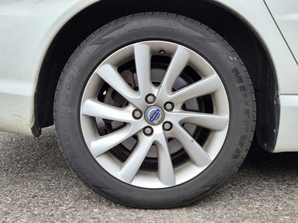 Volvo V70 2015 Valkoinen