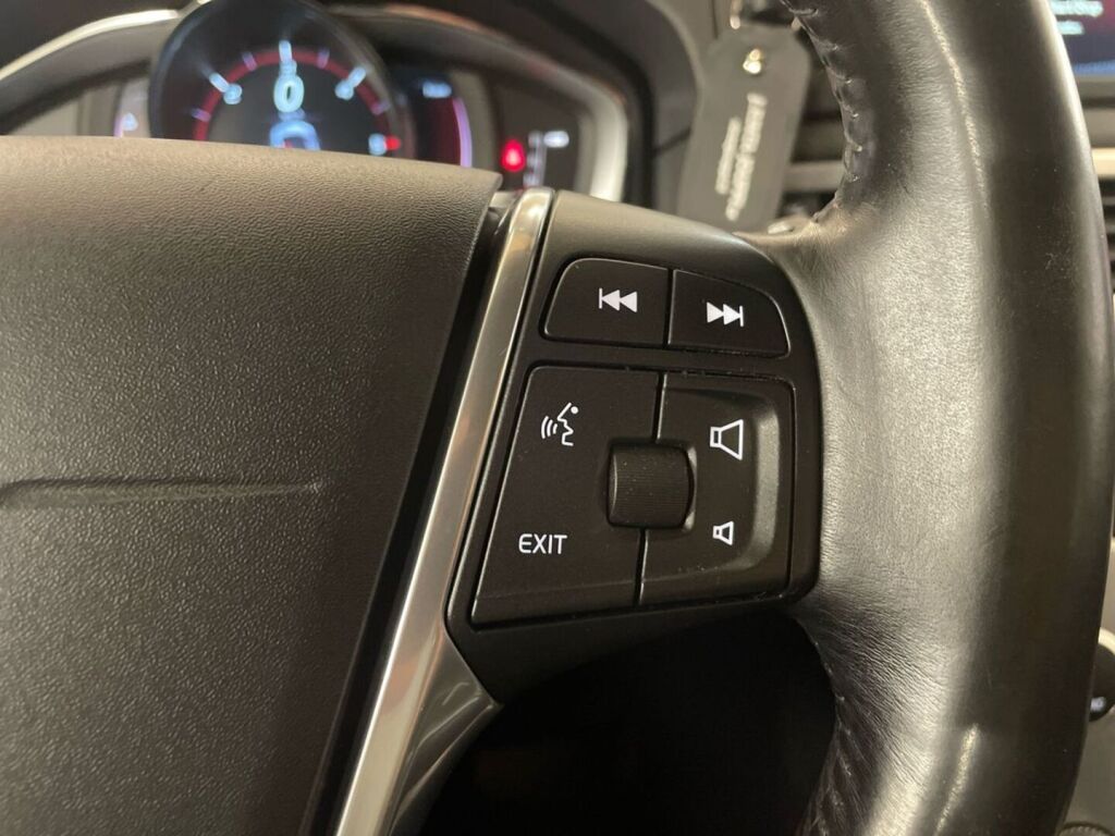 Volvo V70 2015 Valkoinen