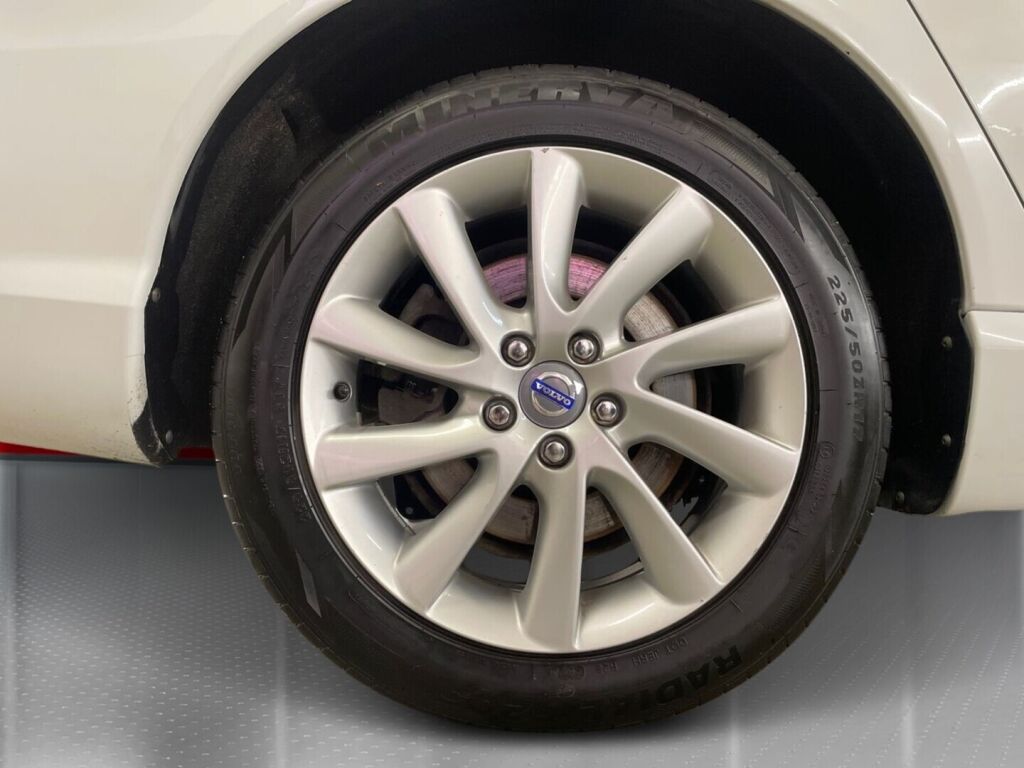 Volvo V70 2015 Valkoinen