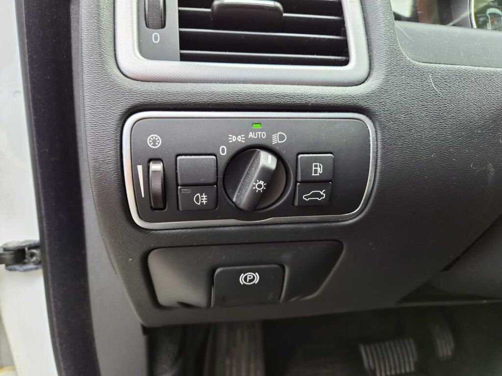 Volvo V70 2015 Valkoinen