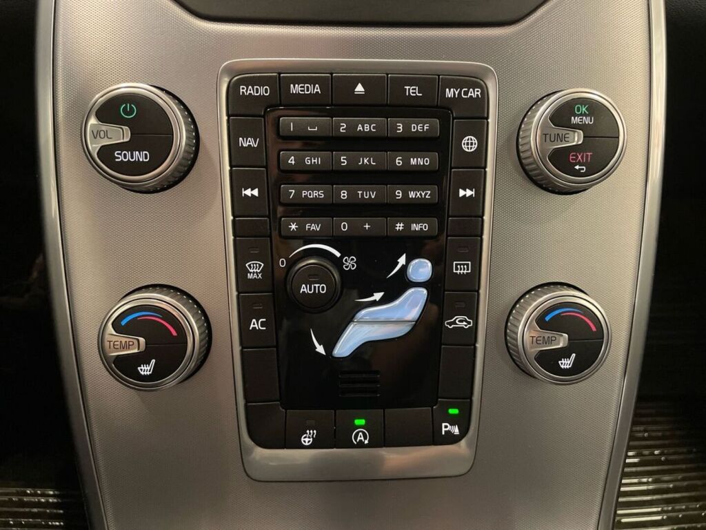 Volvo V70 2015 Valkoinen