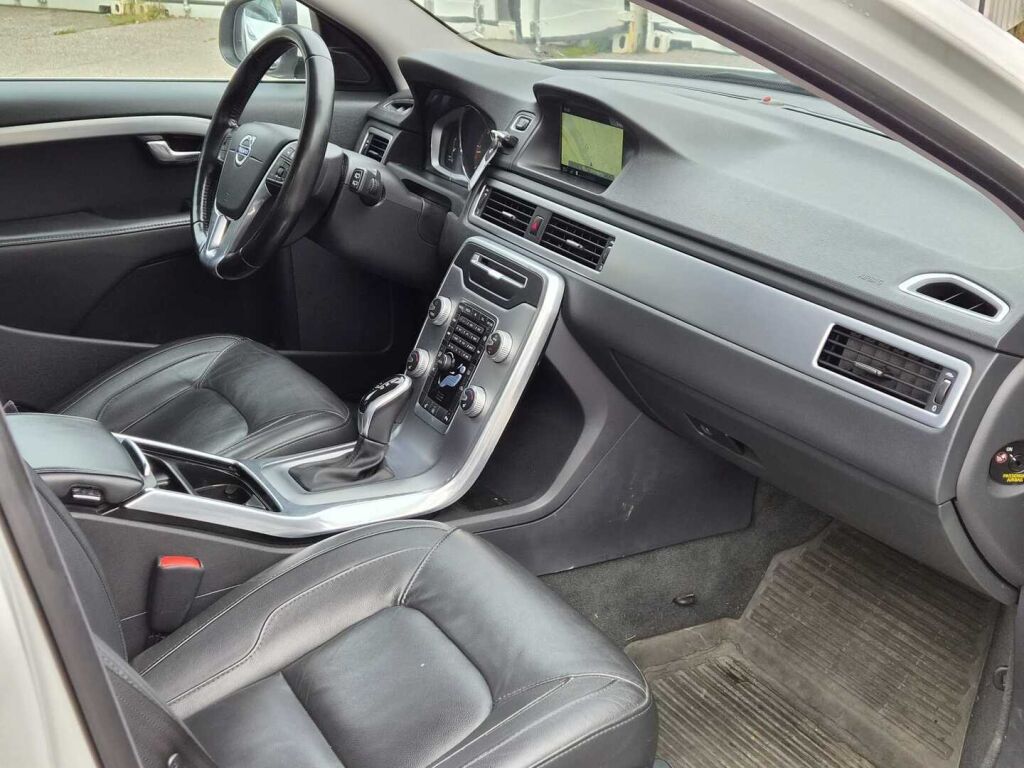 Volvo V70 2015 Valkoinen