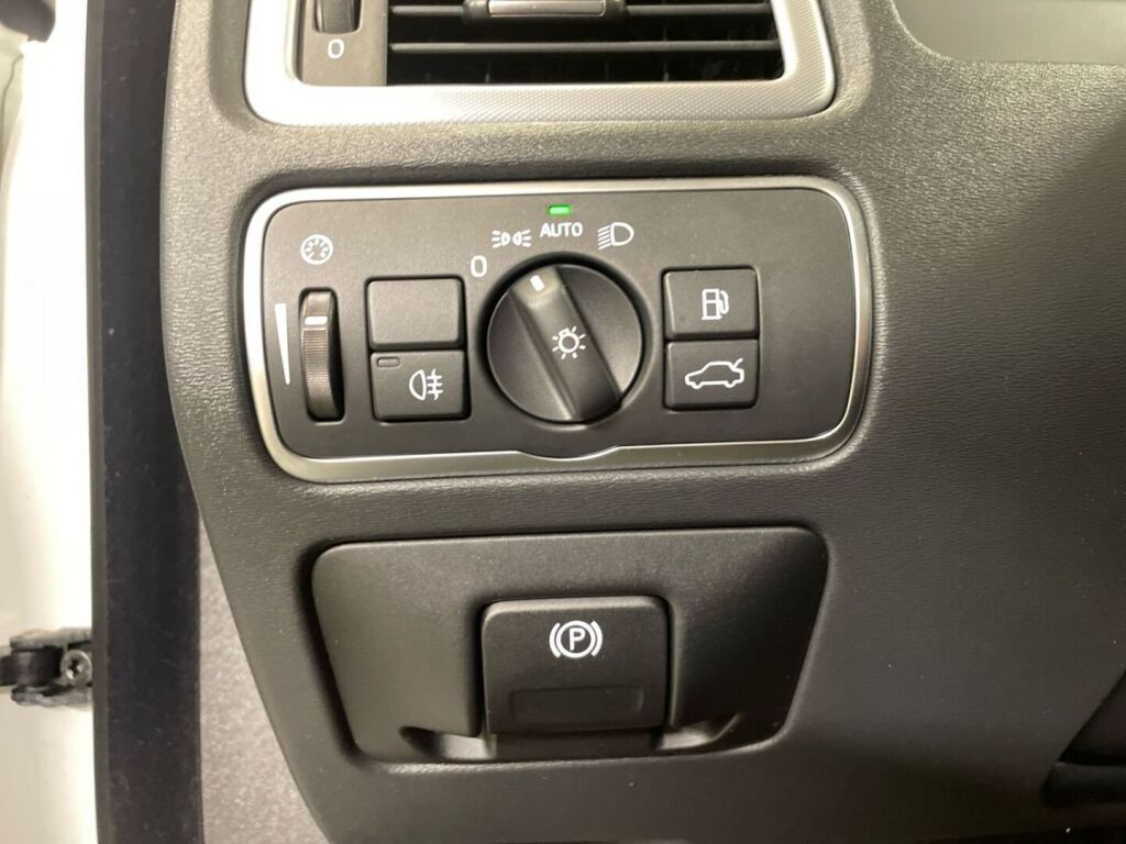 Volvo V70 2015 Valkoinen