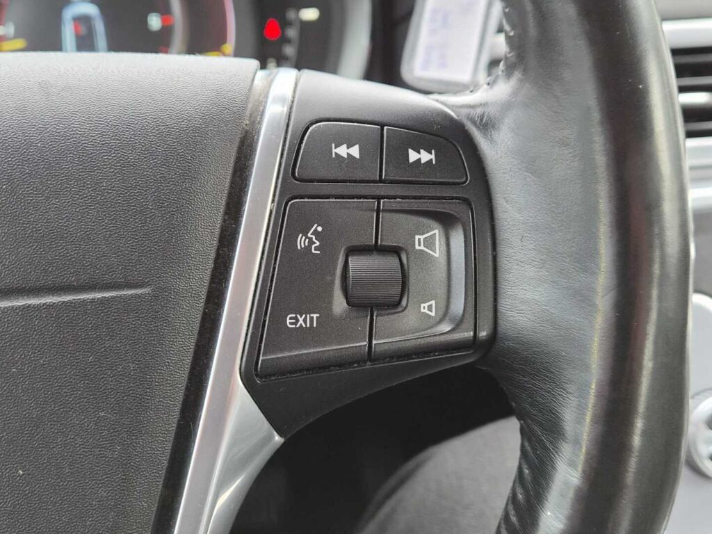 Volvo V70 2015 Valkoinen