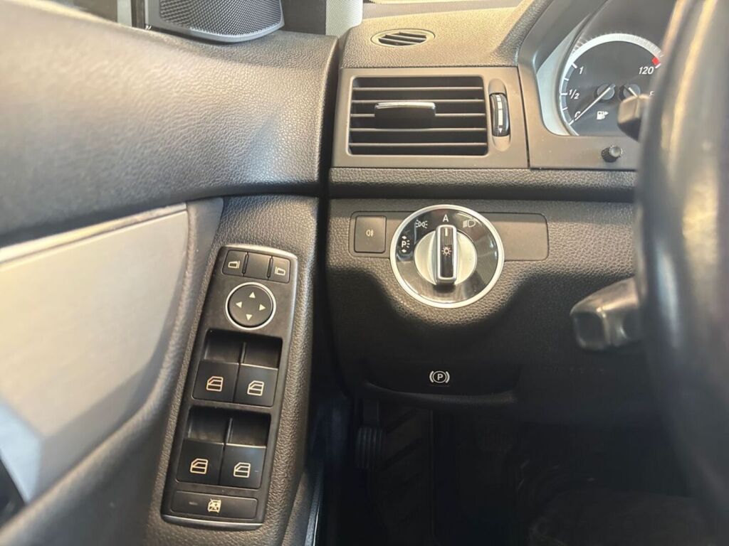Mercedes-Benz C 2010 Metallinhohto Harmaa