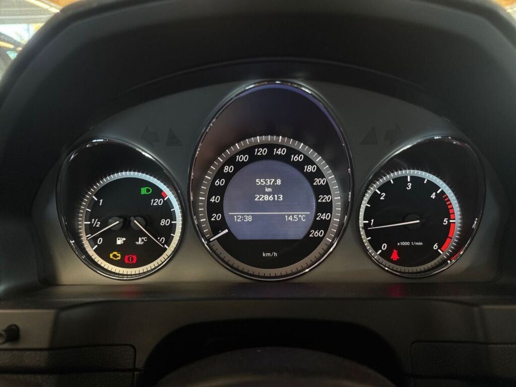 Mercedes-Benz C 2010 Metallinhohto Harmaa