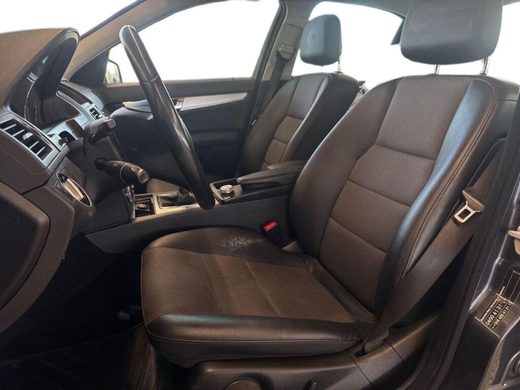 Mercedes-Benz C 2010 Metallinhohto Harmaa