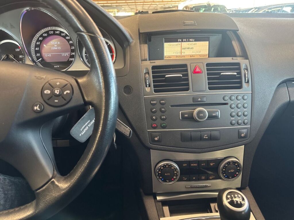 Mercedes-Benz C 2010 Metallinhohto Harmaa