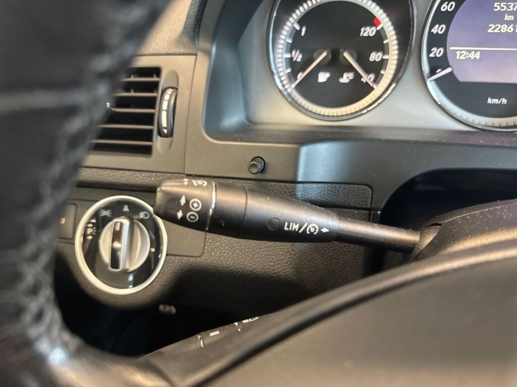 Mercedes-Benz C 2010 Metallinhohto Harmaa